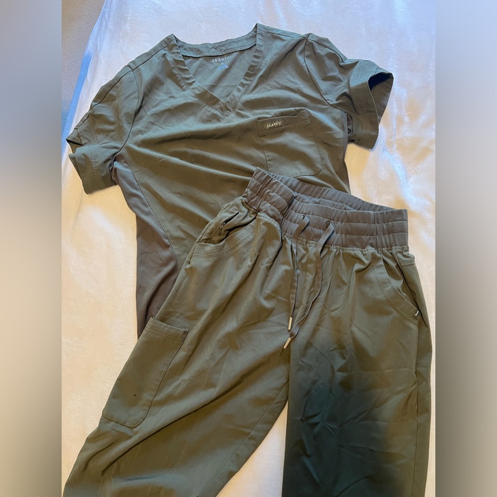 Jannie tulip pant and tick in shirt in medium.